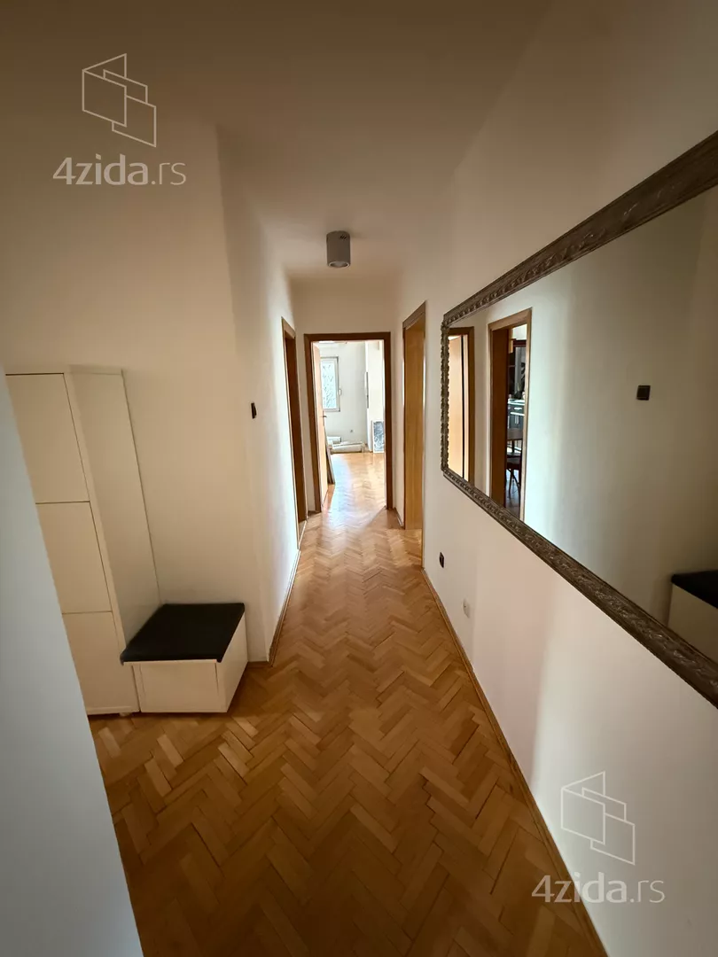 Četvoroiposoban stan | 4zida