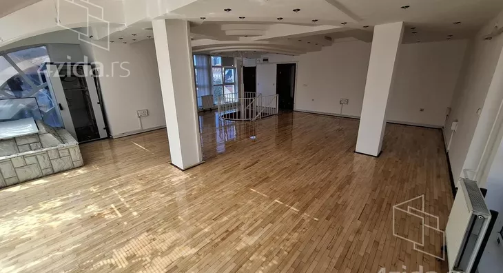 Šestosoban stan | 4zida