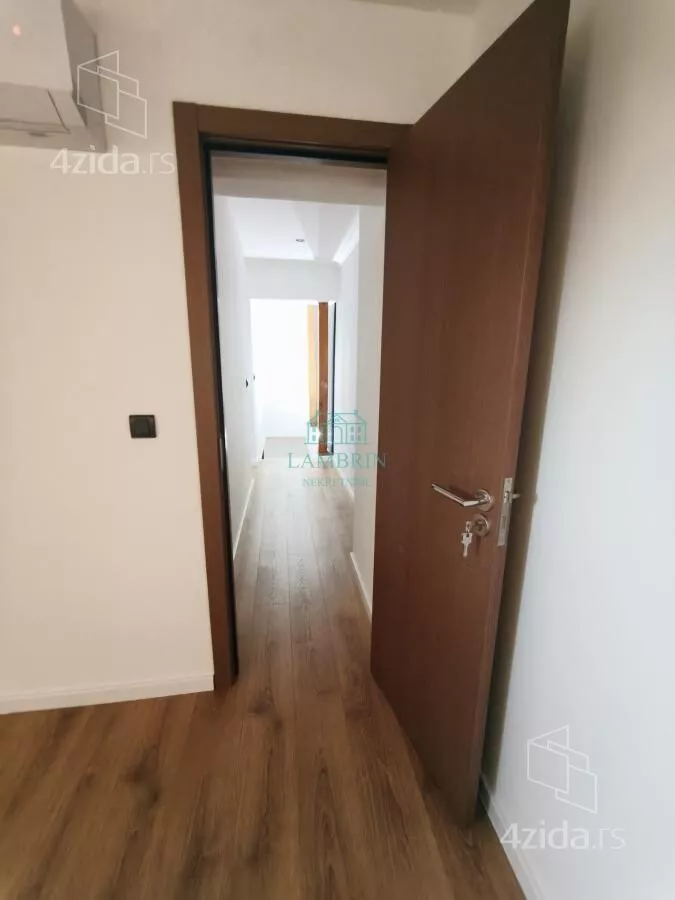 Četvoroiposoban stan | 4zida