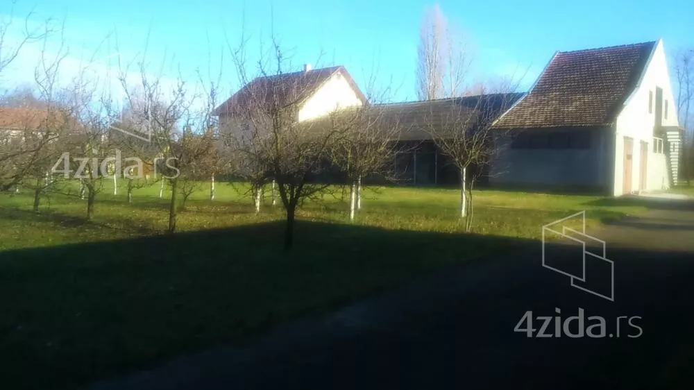 Poslovna zgrada | 4zida