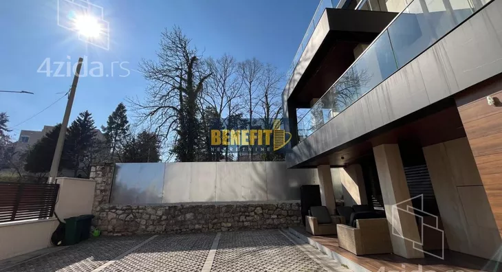 Poslovna zgrada | 4zida