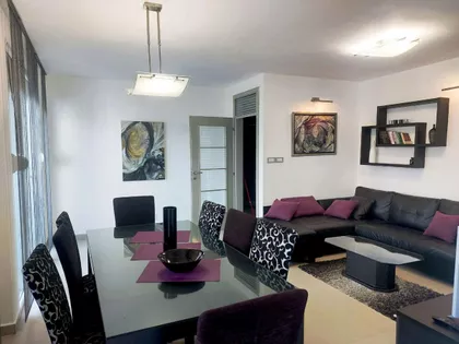 Crveni Pevac | 4zida.rs