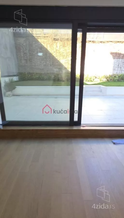 Četvoroiposoban stan | 4zida