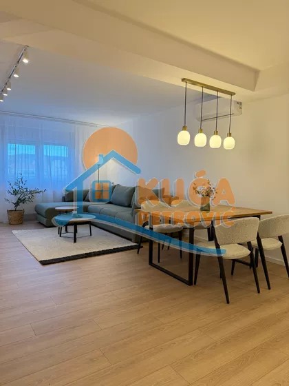 Cara Dušana | 4zida.rs