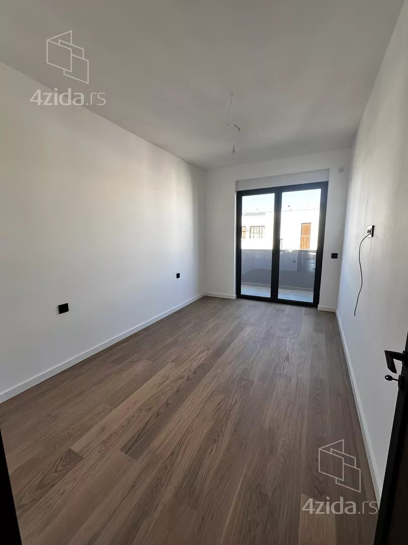 Šestosoban stan | 4zida
