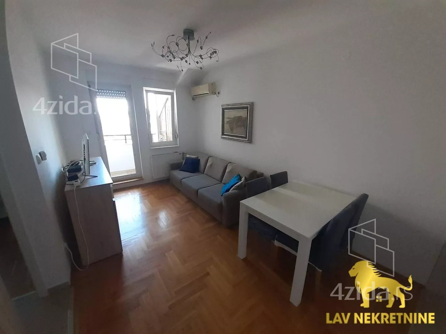 Jednoiposoban stan | 4zida