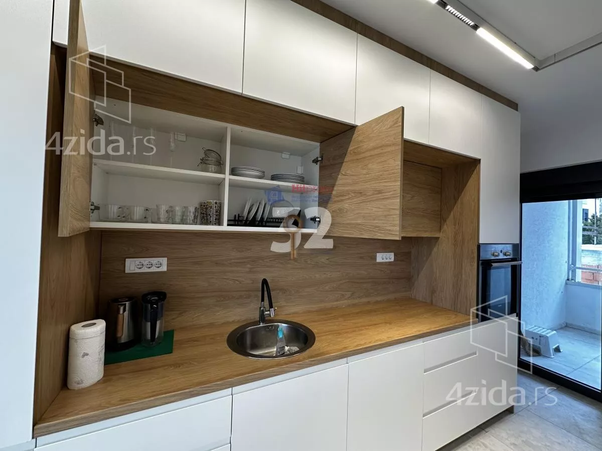 Petosoban stan | 4zida