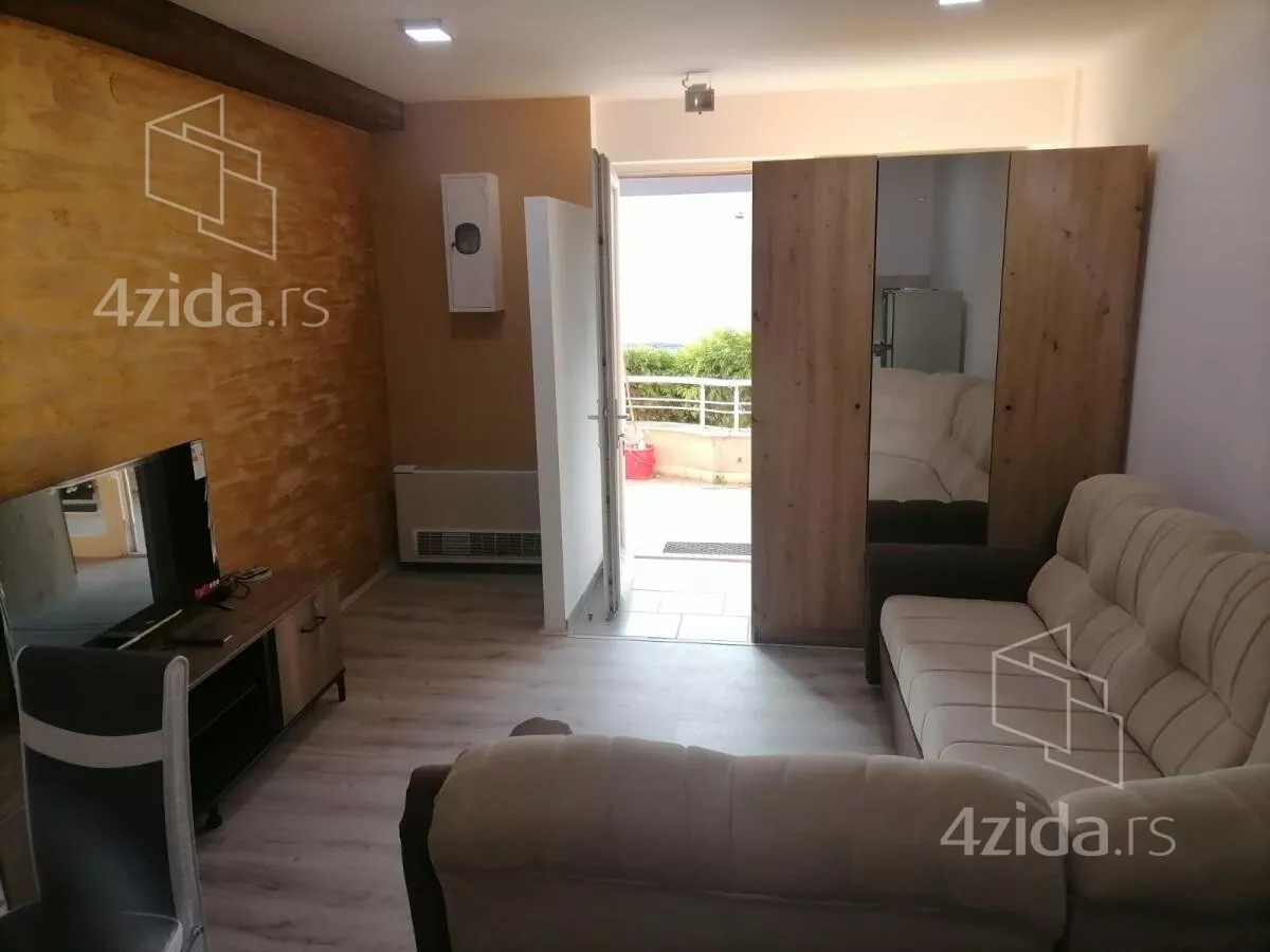 Lokal | 4zida