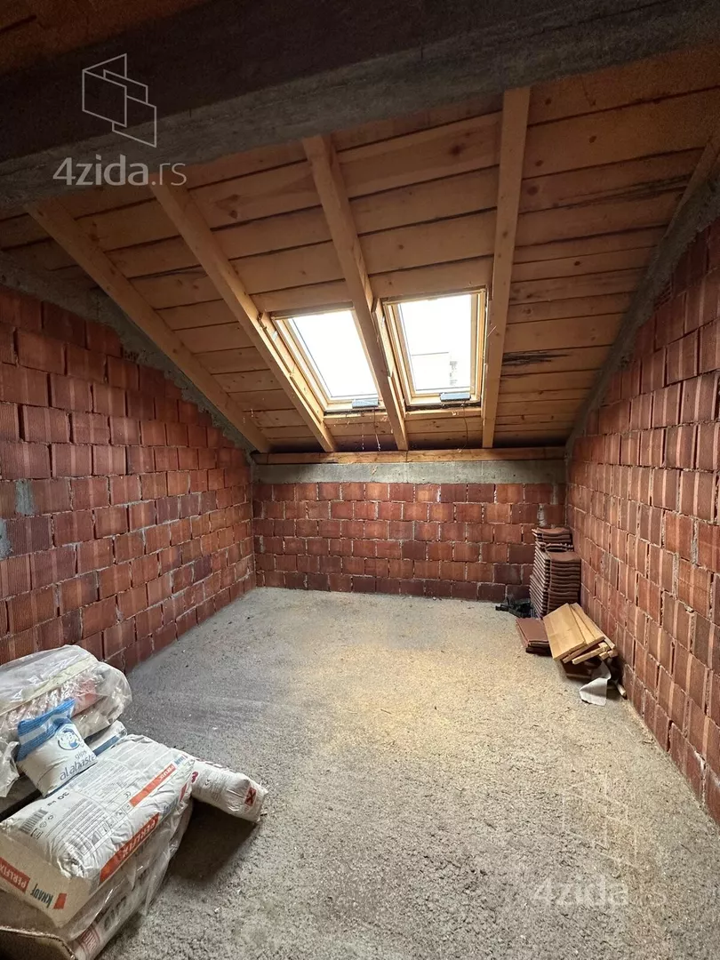 Četvoroiposoban stan | 4zida