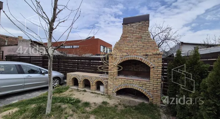 Poslovna zgrada | 4zida