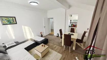 Crveni Pevac | 4zida.rs