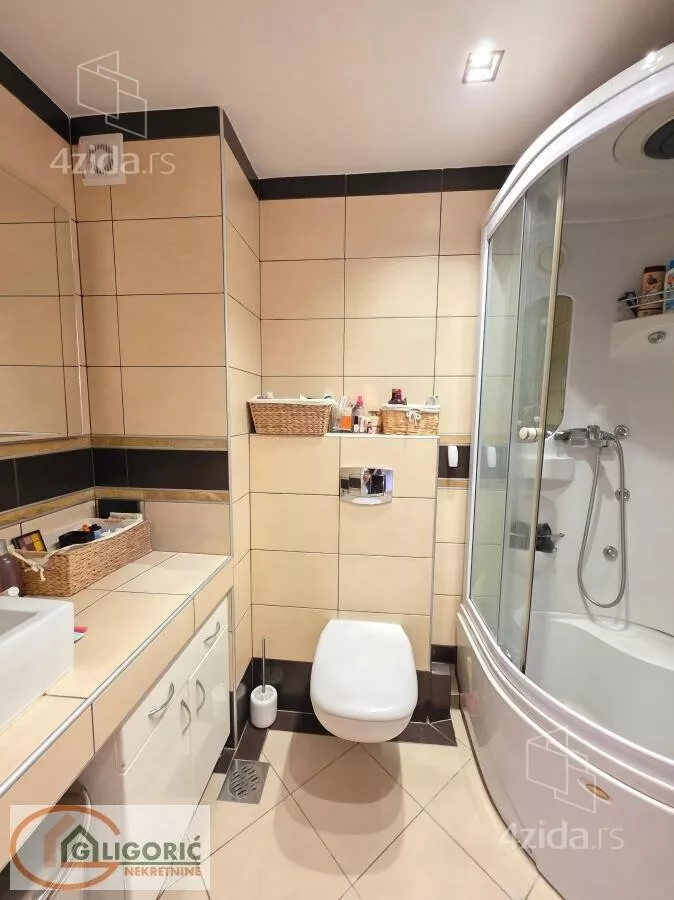 Petosoban stan | 4zida