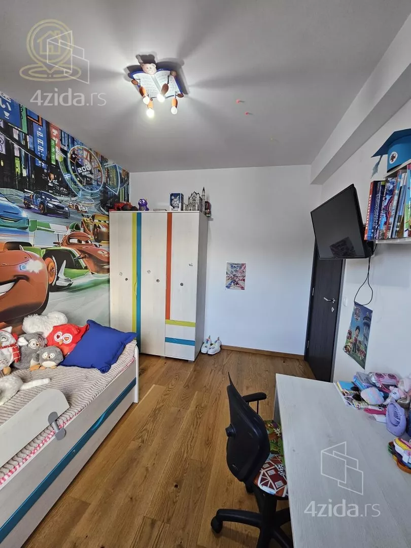 Šestosoban stan | 4zida