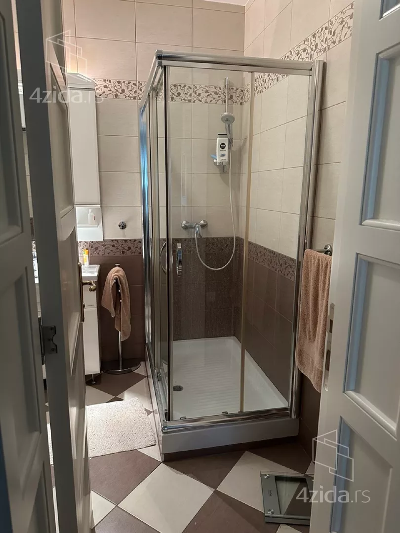 5-etažna kuća | 4zida