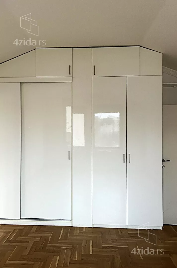 Četvoroiposoban stan | 4zida