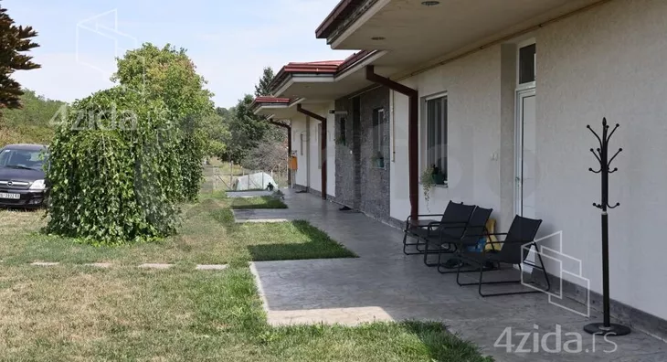 Poslovna zgrada | 4zida