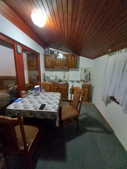 Praška 16A | 4zida.rs