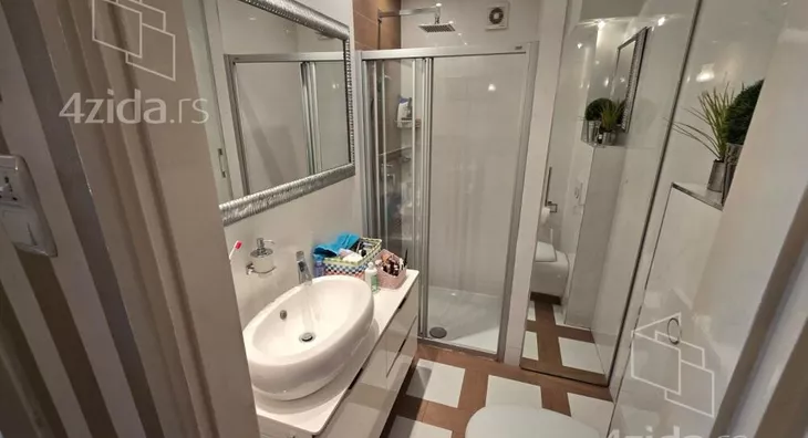 Troiposoban stan | 4zida