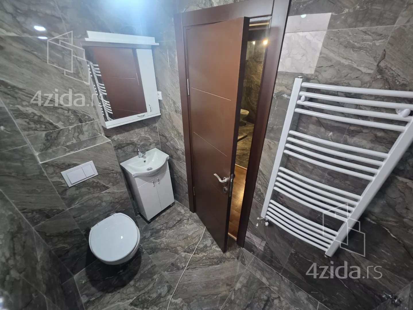 Troiposoban stan | 4zida