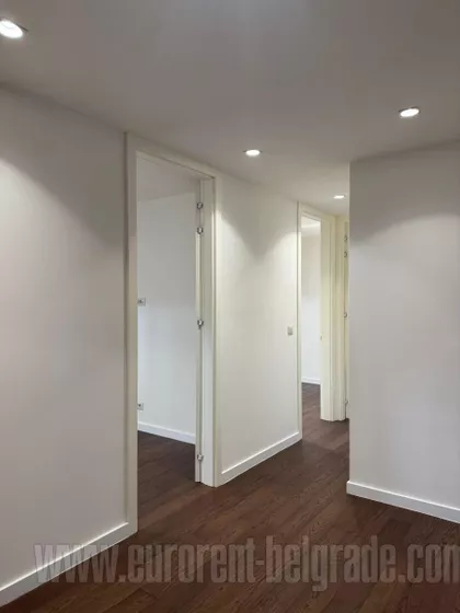 CRVENI KRST | 4zida.rs