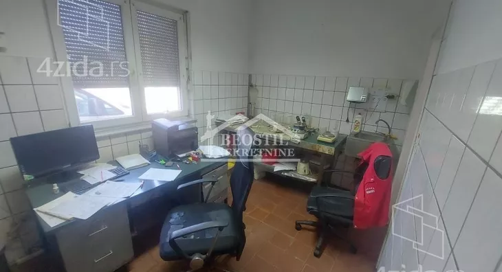 Poslovna zgrada | 4zida