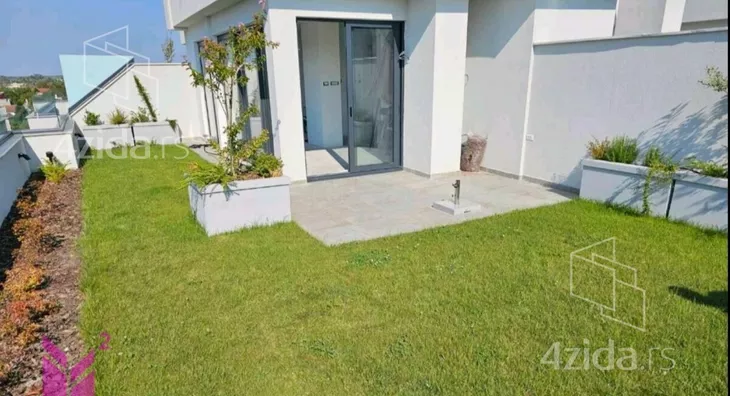 Poslovna zgrada | 4zida