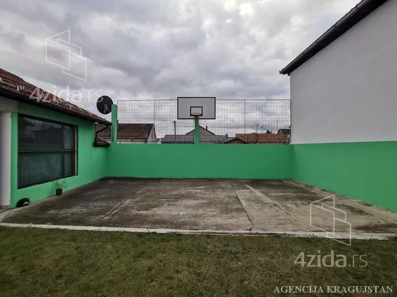 Poslovna zgrada | 4zida