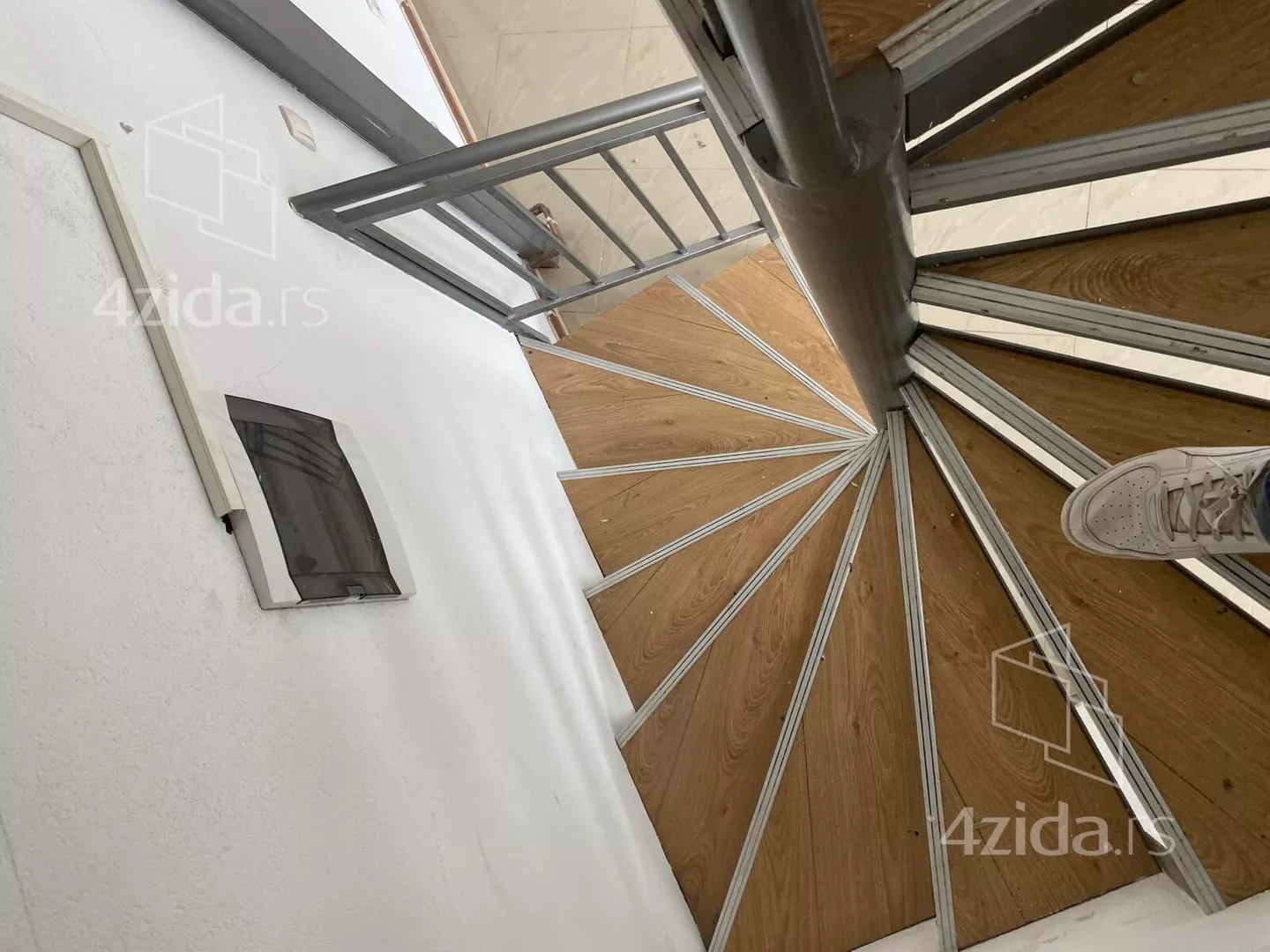 Lokal | 4zida
