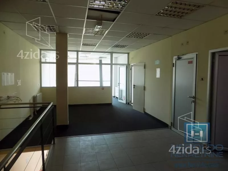 Poslovna zgrada | 4zida