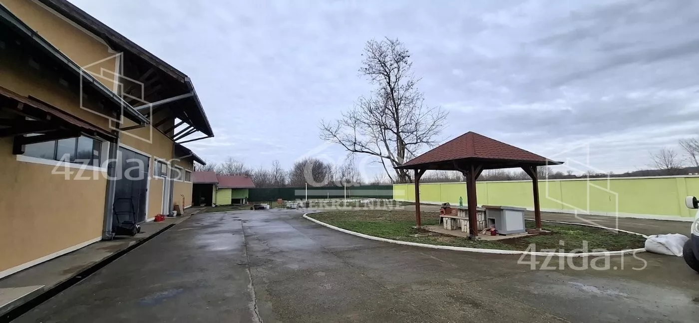 Poslovna zgrada | 4zida