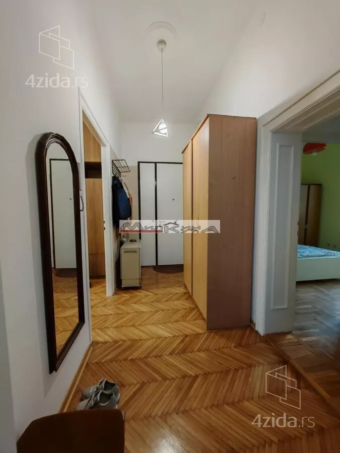 Četvoroiposoban stan | 4zida