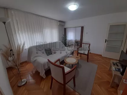 Nade Tomić | 4zida.rs