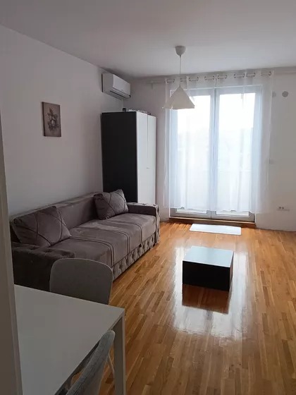 Pećska 1 b | 4zida.rs