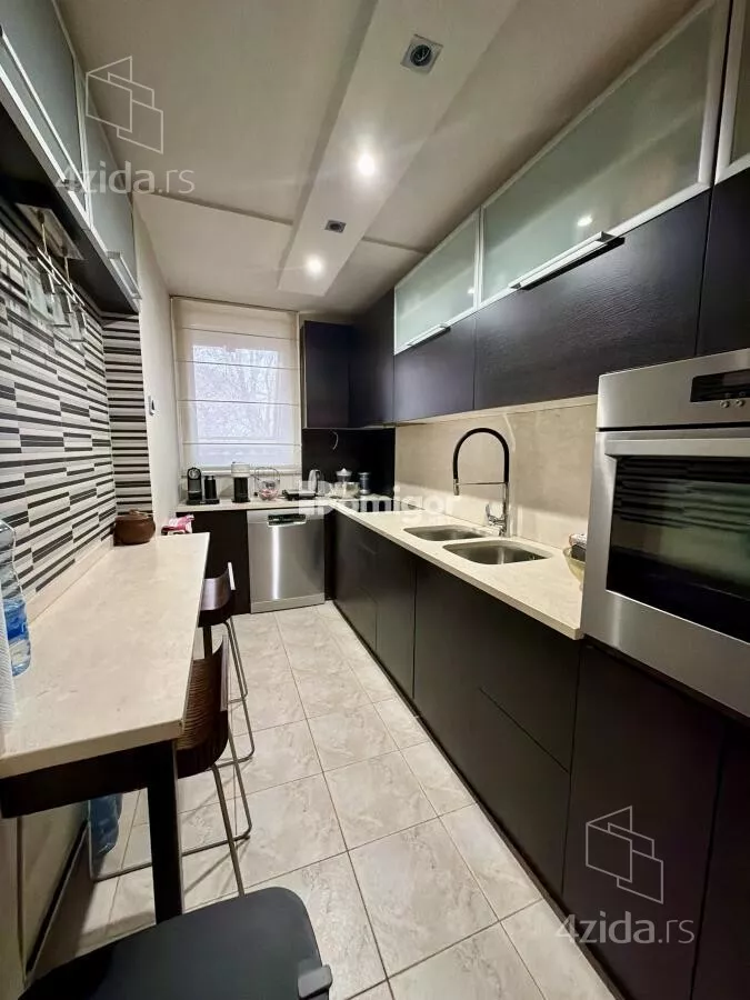 Petosoban stan | 4zida