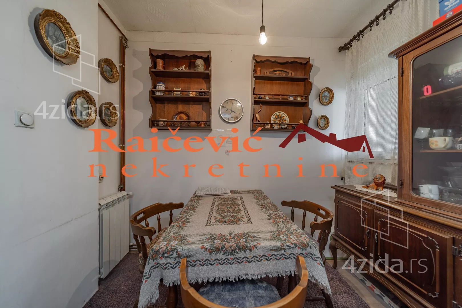 Četvoroiposoban stan | 4zida