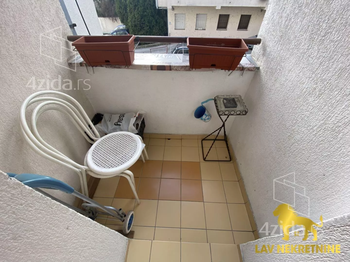 Jednoiposoban stan | 4zida