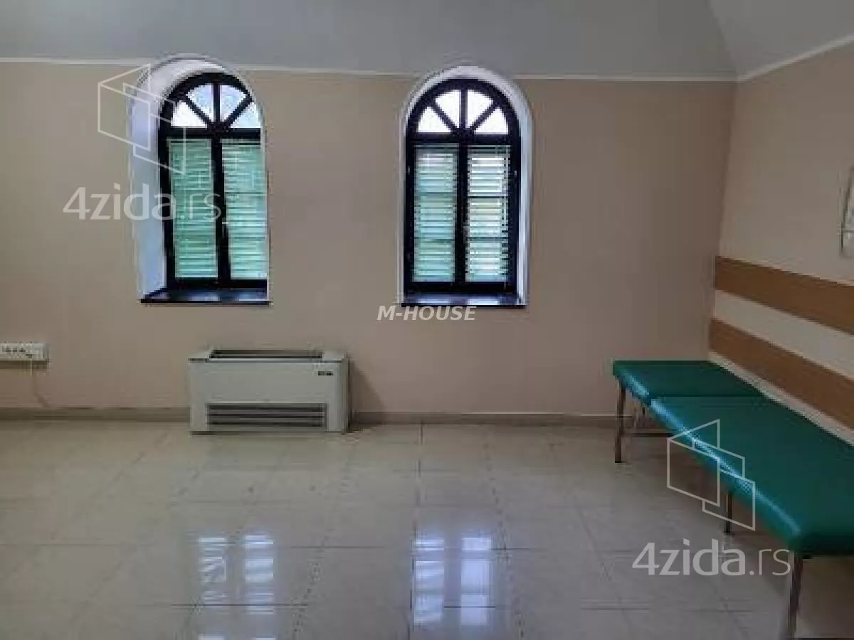 Poslovna zgrada | 4zida