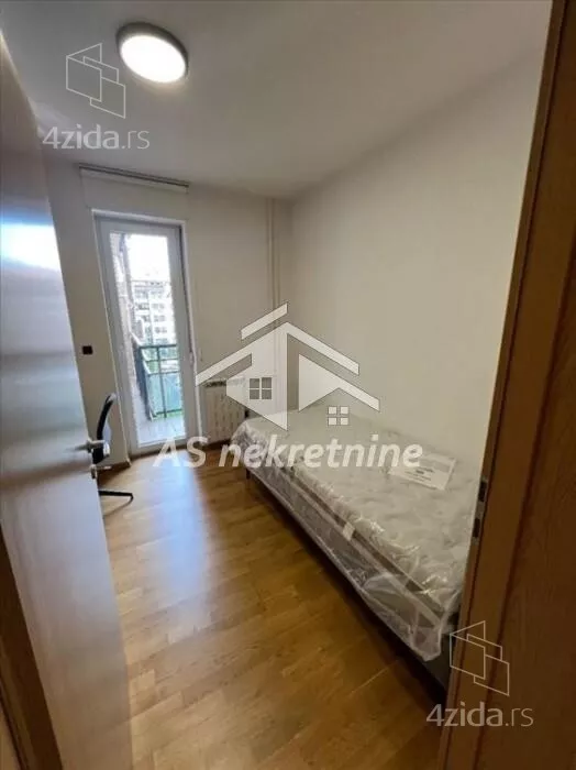 Četvoroiposoban stan | 4zida