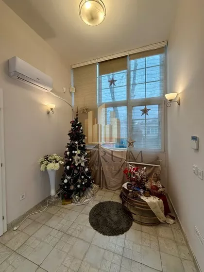 Milana Kašanina | 4zida.rs