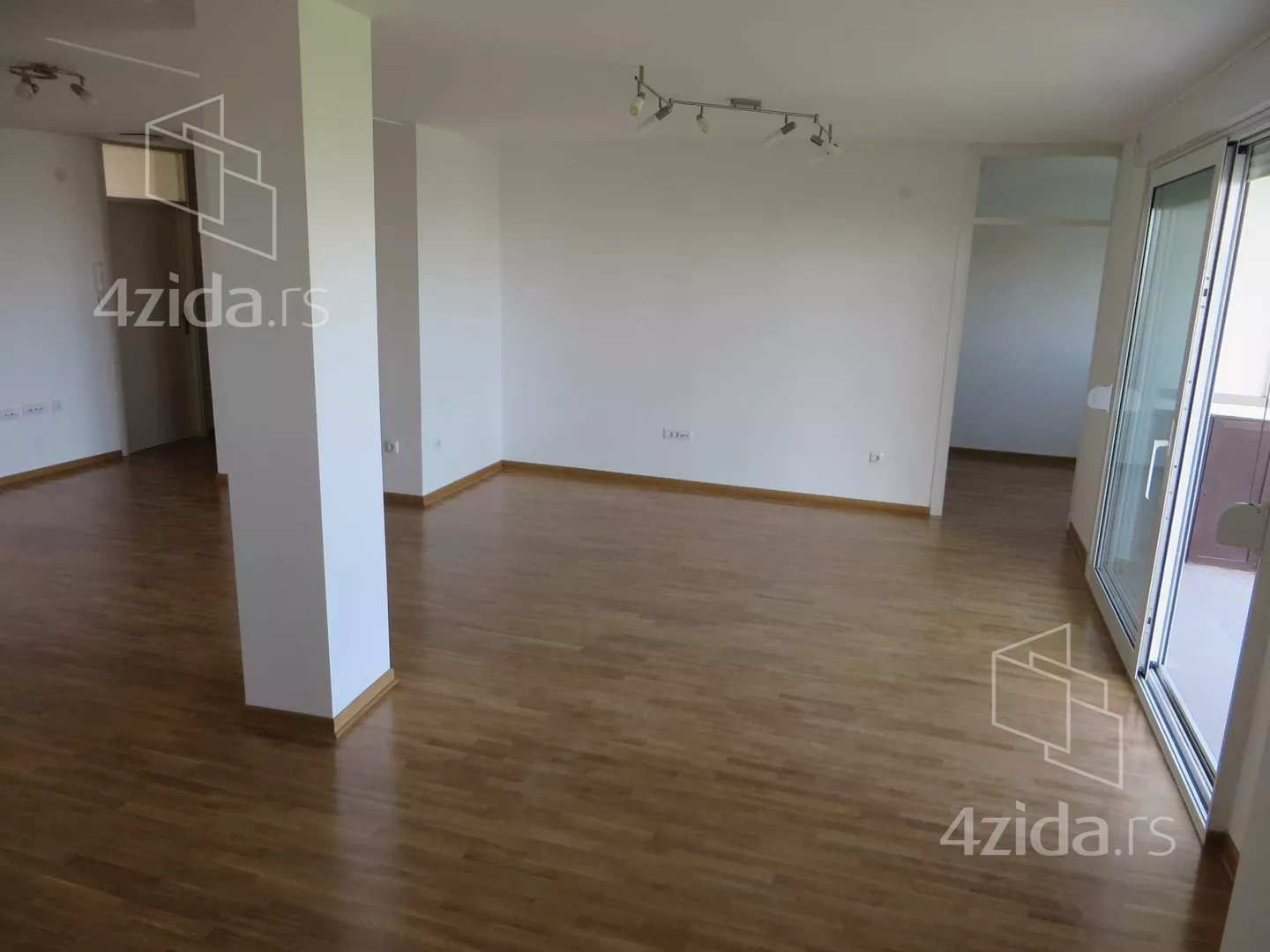 Petosoban stan | 4zida