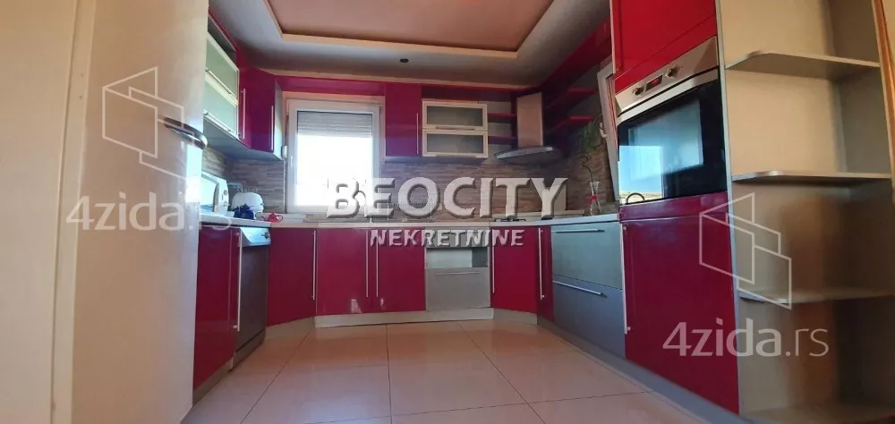 Četvoroiposoban stan | 4zida