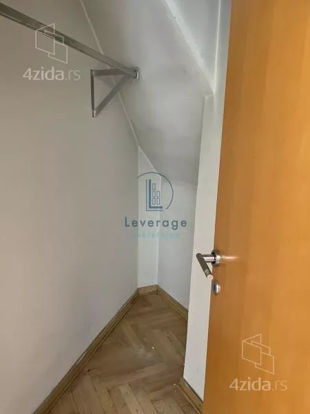 Šestosoban stan | 4zida