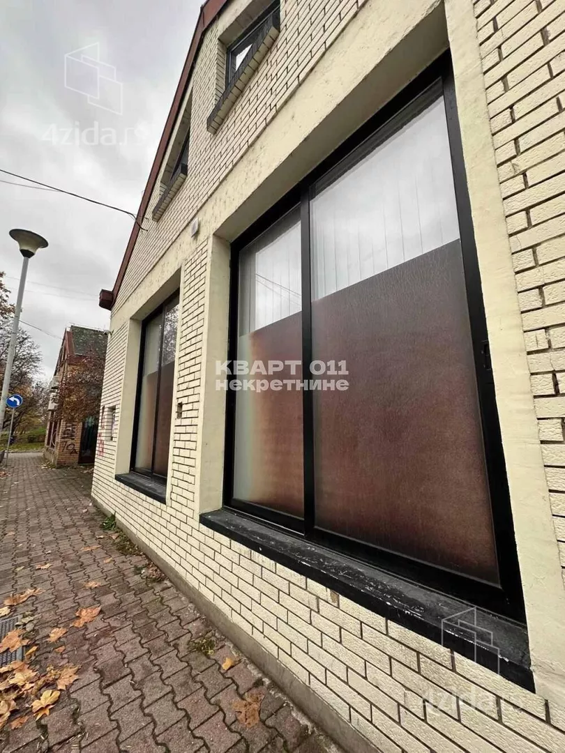 Poslovna zgrada | 4zida