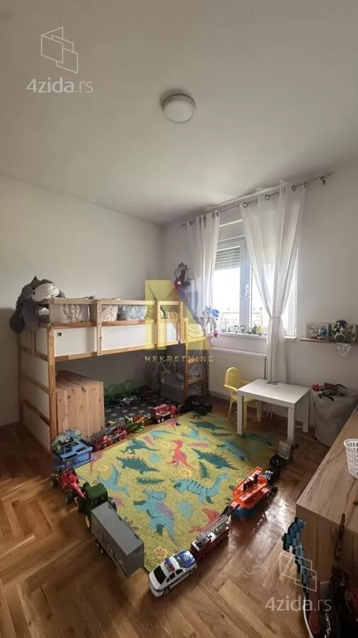 Troiposoban stan | 4zida