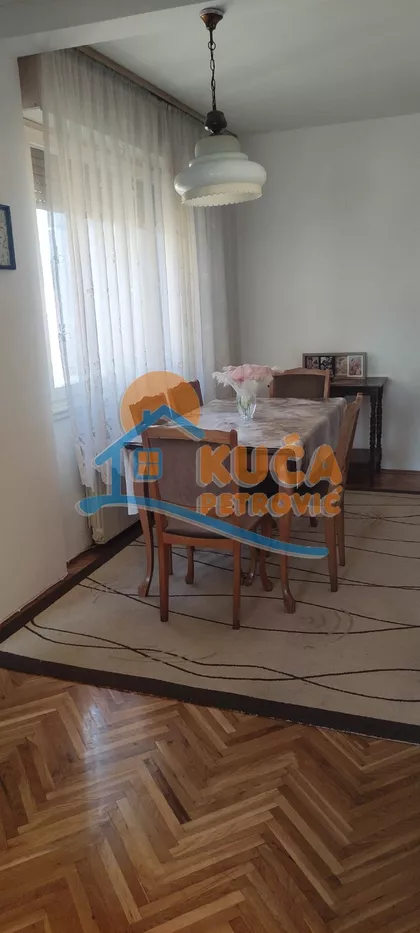Trg 14. oktobra | 4zida.rs