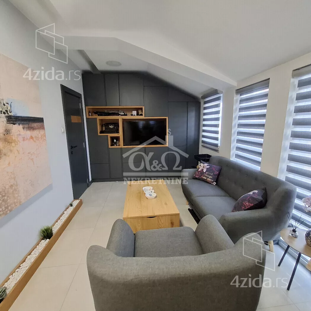 Poslovna zgrada | 4zida