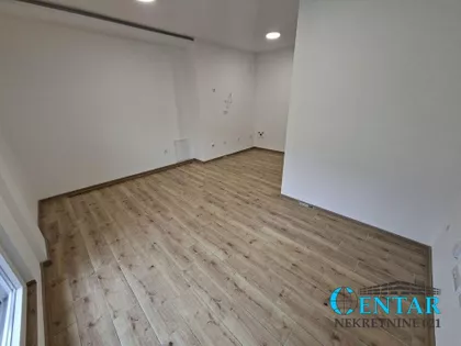 Jovana Popovića | 4zida.rs