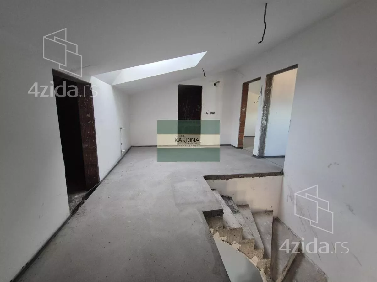 Šestosoban stan | 4zida