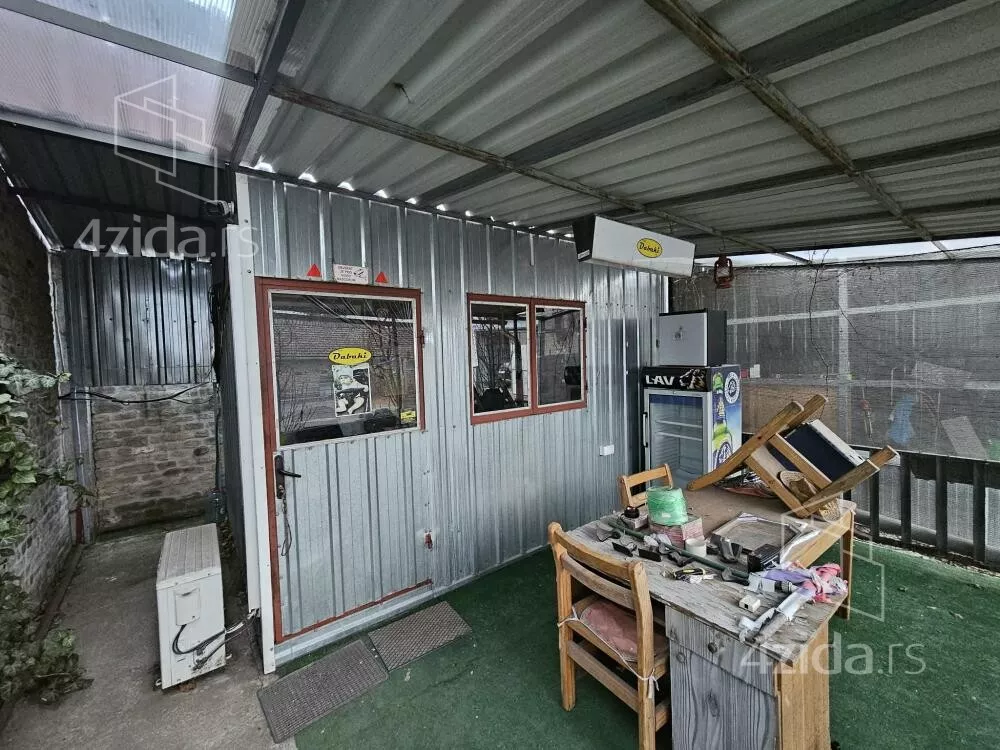 Poslovna zgrada | 4zida