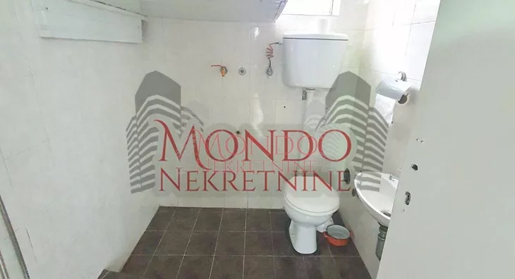 Poslovna zgrada | 4zida